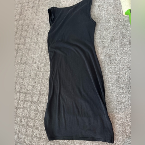 Leith Sleeveless Ruched Dress - Picture 2 of 3